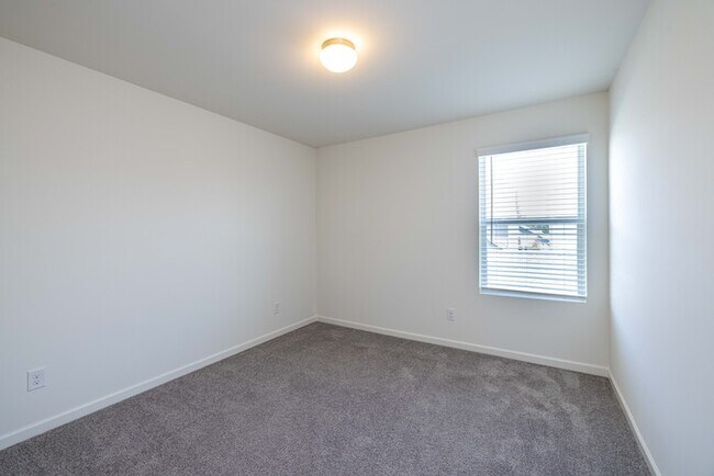 Building Photo - 3 Bedroom Townhome Bonterra Village AVAILA...