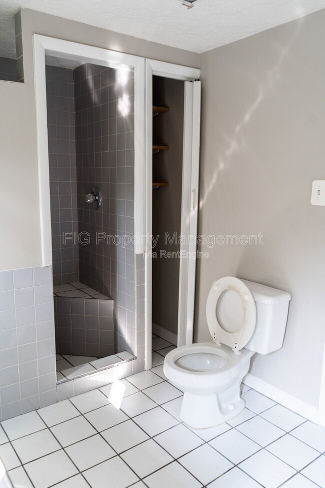 Building Photo - 1816 Lively Rd