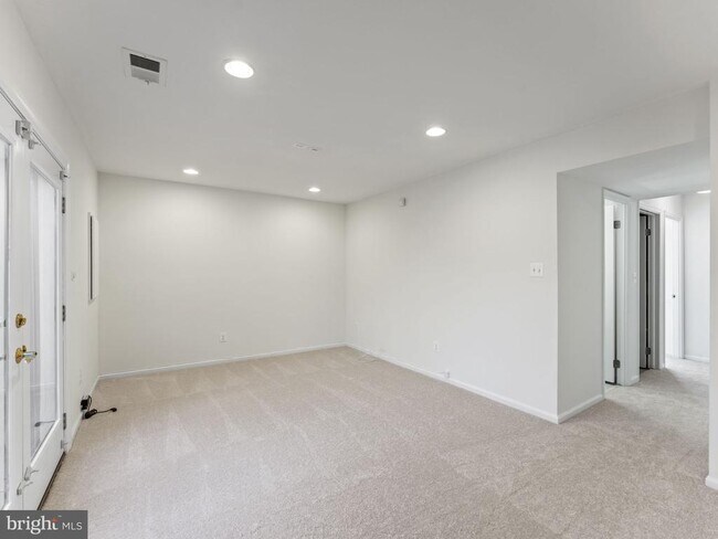 Building Photo - 8638 Dellway Ln
