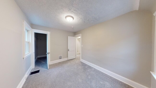 Building Photo - Brooklyn Centre neighborhood - 3  bedroom/...