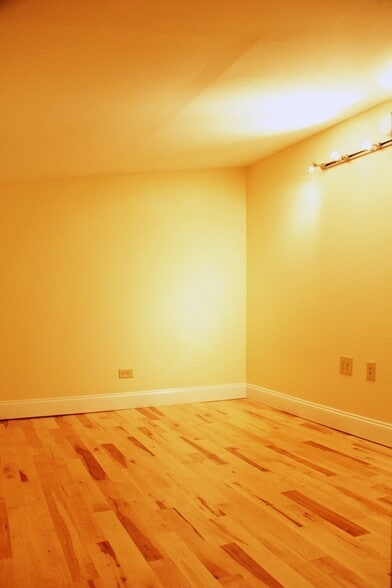 Building Photo - 162 North St