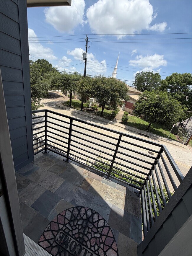 Building Photo - 1011 Studemont St