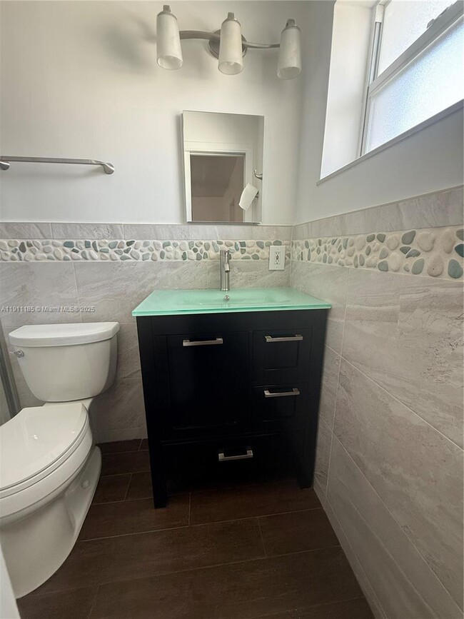 Building Photo - 1847 Wiley St