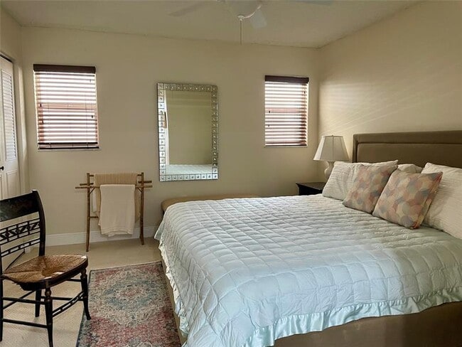 Building Photo - 4629 Poinciana St