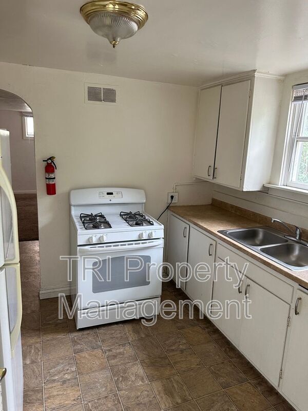 Building Photo - 1532 14th Ave