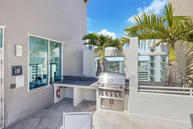 Building Photo - 350 SE 2nd St