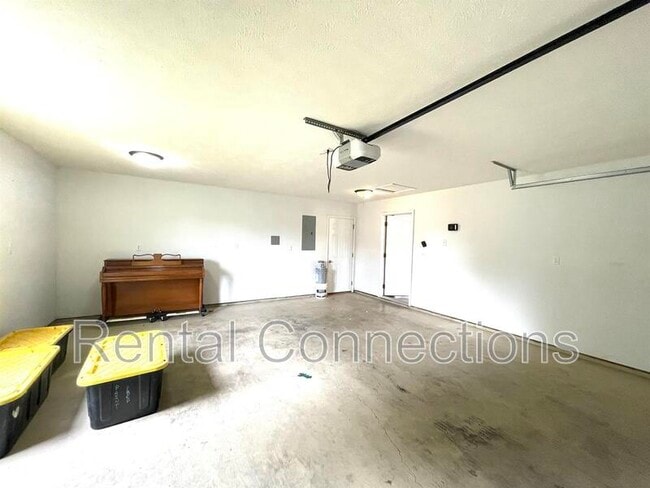 Building Photo - 1806 Bridge