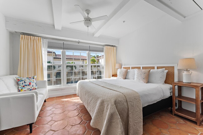 Building Photo - 235 Sunrise Ave