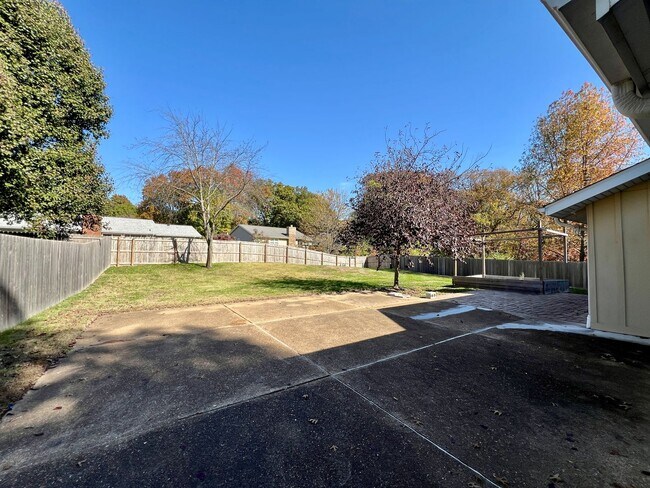 Building Photo - 1515 Mautenne Dr