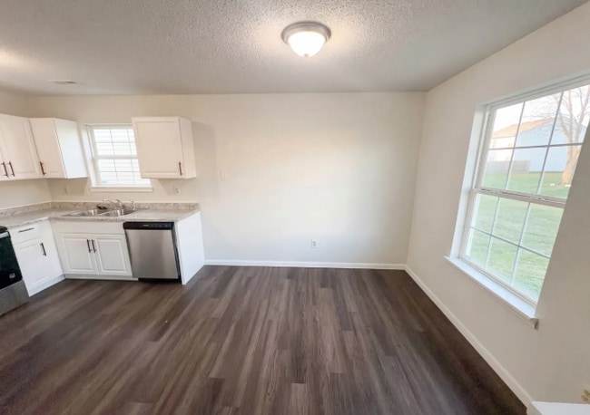 Building Photo - 6654 Hazelhatch Dr