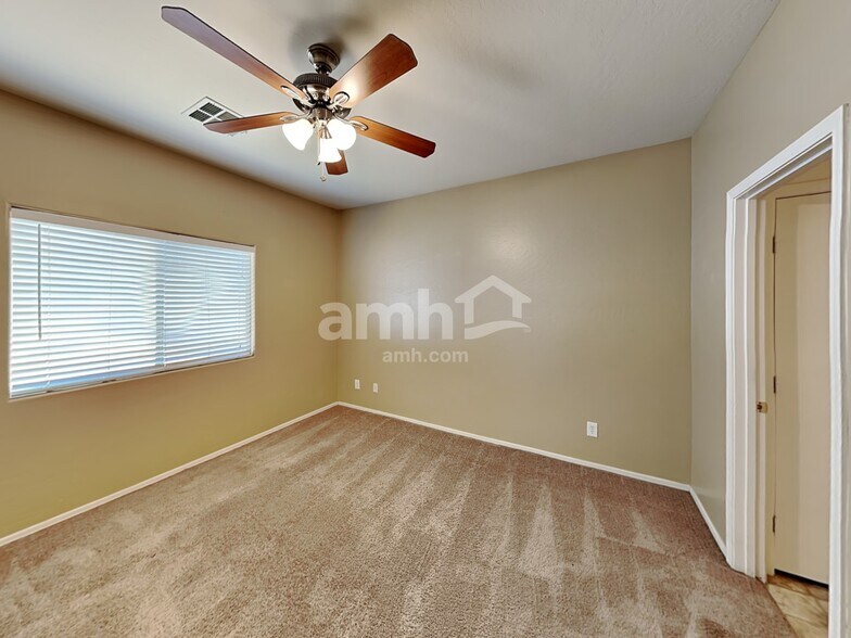 Building Photo - 2142 E Friesian Dr