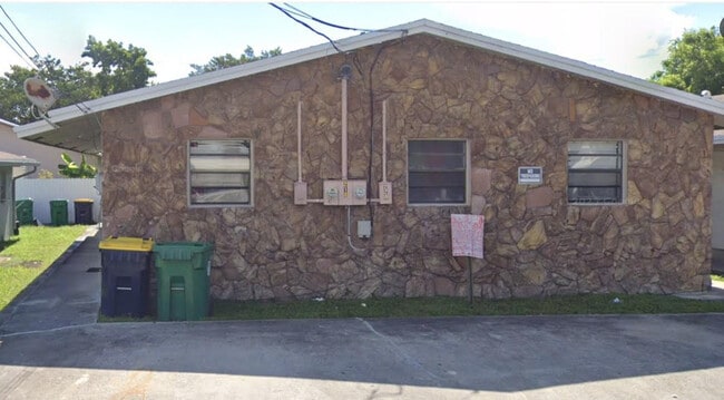 Building Photo - 218 NW 9th Ave