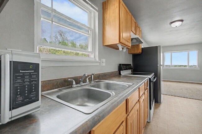 Building Photo - 1163 Cree Dr