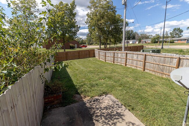 Building Photo - 1219 Player Pl