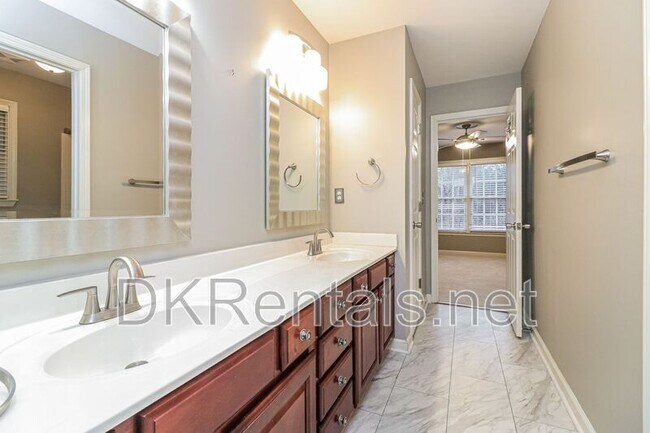 Building Photo - 1072 Blankets Creek Dr