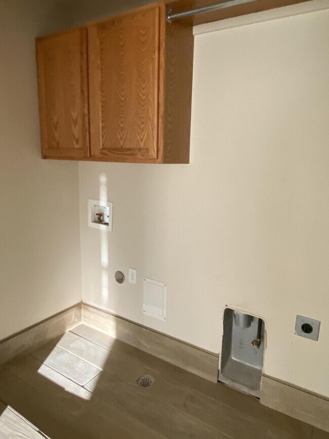 Building Photo - 600 Missy Ct