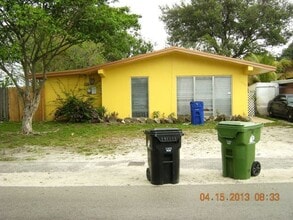Building Photo - Large 4 -2 house in sw area ! Off Davie blvd