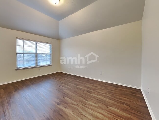 Building Photo - 6005 Stirrup Iron Dr