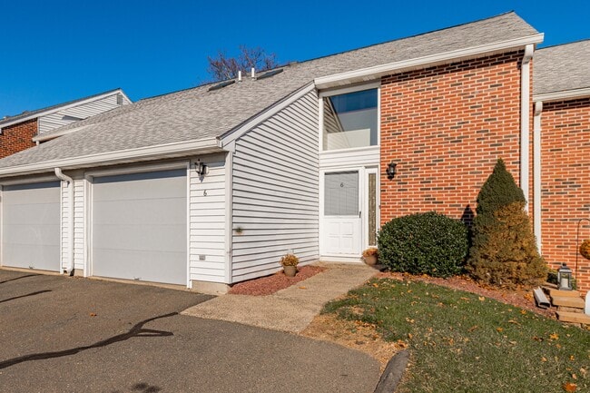 Building Photo - 705 Lake Ave