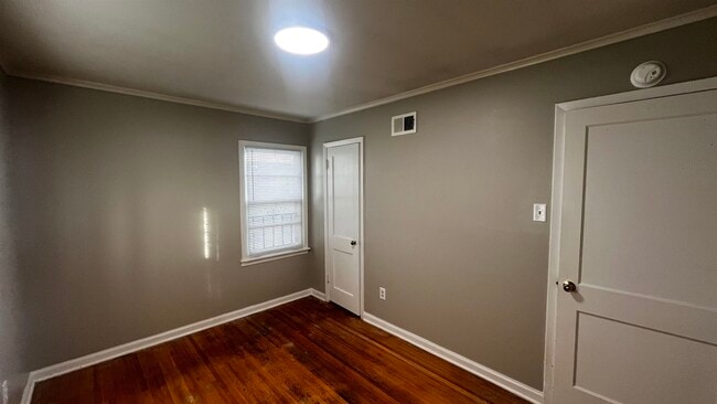 Building Photo - 4667 Violet Ave