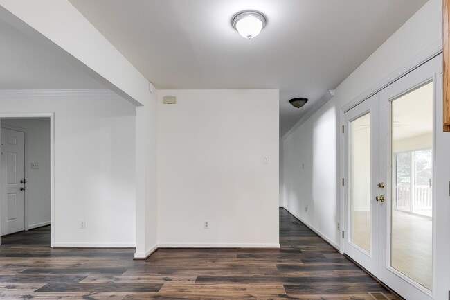 Building Photo - Beautiful 3 bedroom 2.5 bath in Woodlake