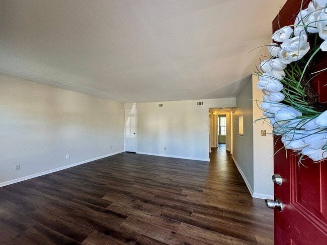 Building Photo - Updated & Ready 05-21-26! Dog Friendly Home w/Community Pool, Clubhouse, Tennis Courts & More!