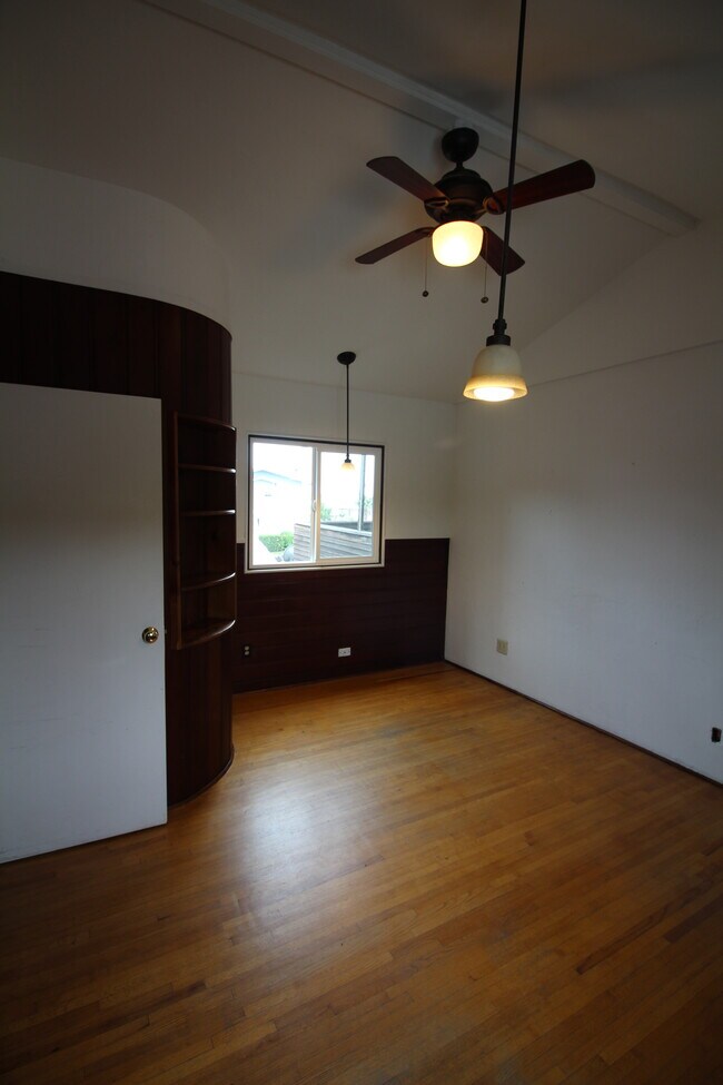 Building Photo - 1010 Tourmaline St