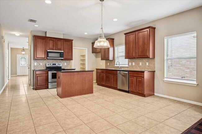 Building Photo - Awesome family home!