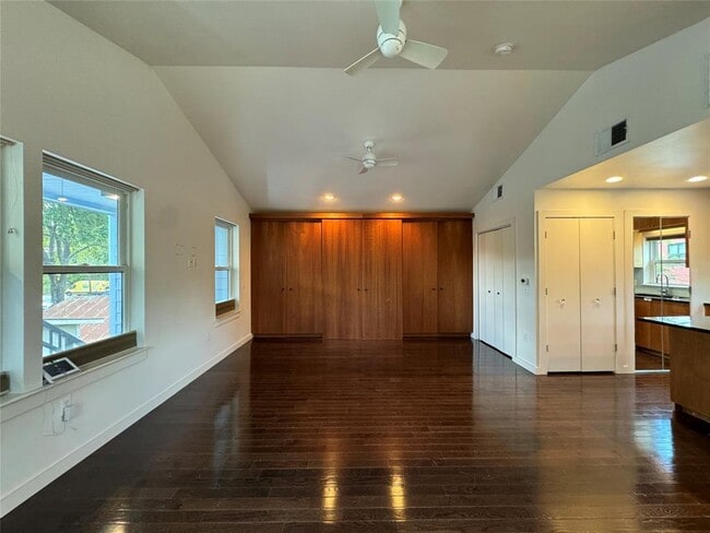 Building Photo - 1208 E 2nd St