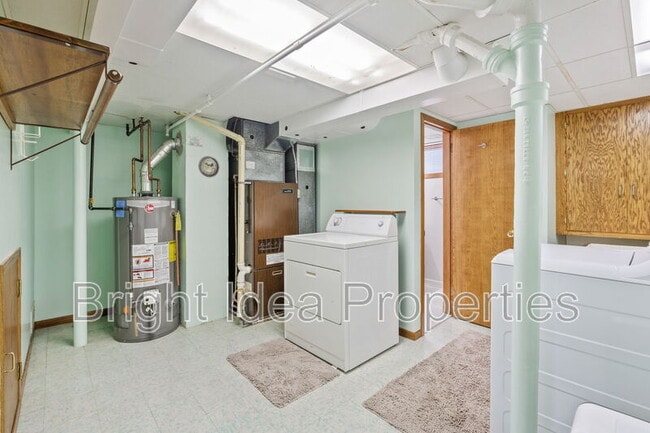 Building Photo - 1721 Sheridan Ave W