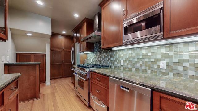 Building Photo - 9000 Elevado Ave