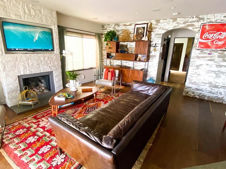 Building Photo - 221 24th St