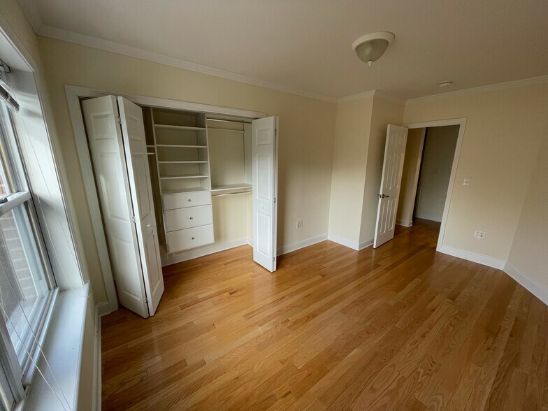 Building Photo - 302 Paine Ct