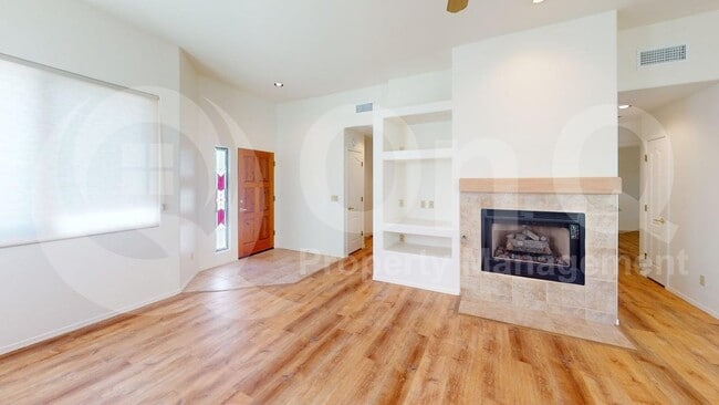 Building Photo - 137 E Calle Zavala