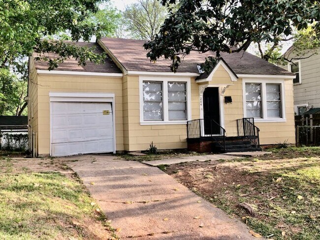 Building Photo - $500 OFF FIRST MONTH'S RENT MOVE IN SPECIAL-ADORABLE REMODELED HIGHLAND-CENTENARY HOME