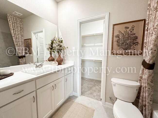 Building Photo - 2113 Luna Dr