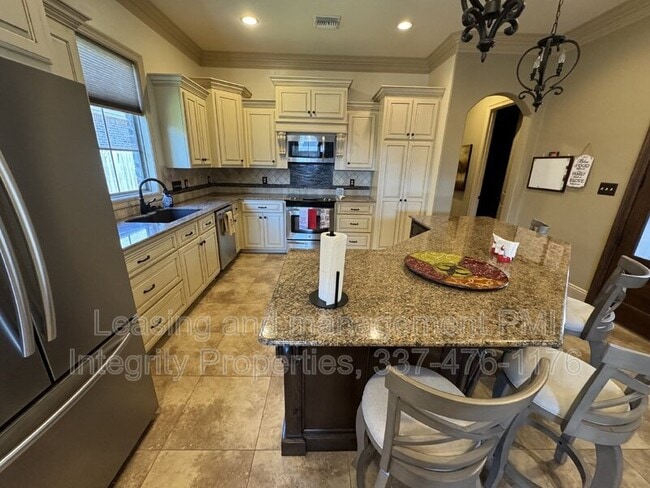 Building Photo - 330 Dunvegan Ct