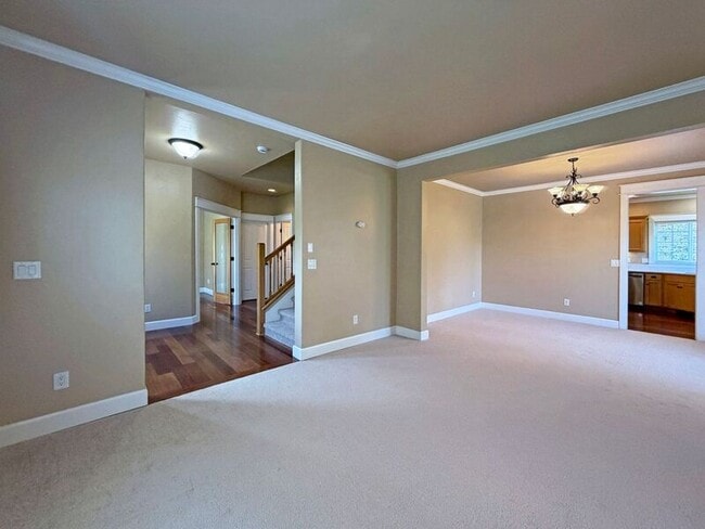 Building Photo - 520 Honeysuckle Ln