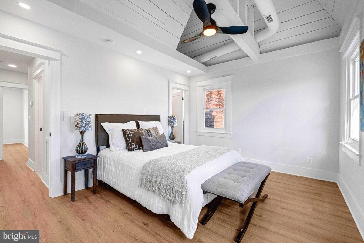 Building Photo - 113 Madison St NW