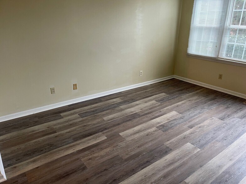 Building Photo - 741 Ridgeview Dr