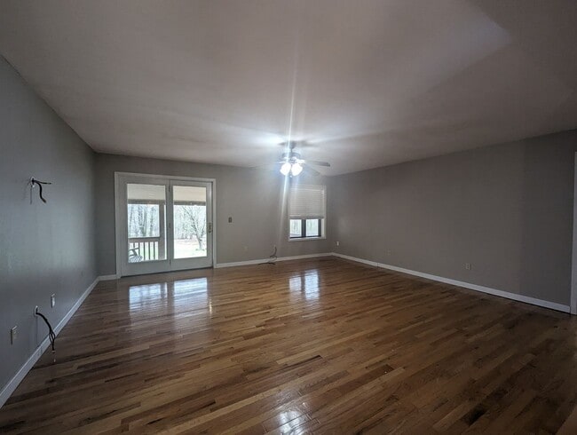 Building Photo - 4 Bedroom/2 Bathroom Home in Batesville