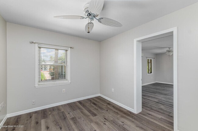 Building Photo - 405 Sunset Blvd