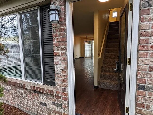 Building Photo - Available Now! Pet-Friendly 2 Bed/ 1.5 Bath with Patio & Parking