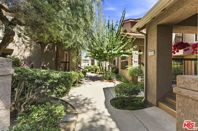 Building Photo - 2352 Archwood Ln