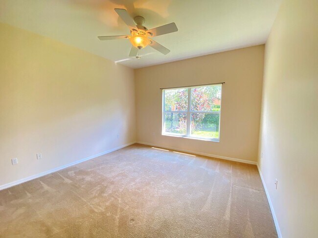 Building Photo - Amazing Solivita 2B/2B, open kitchen to fa...
