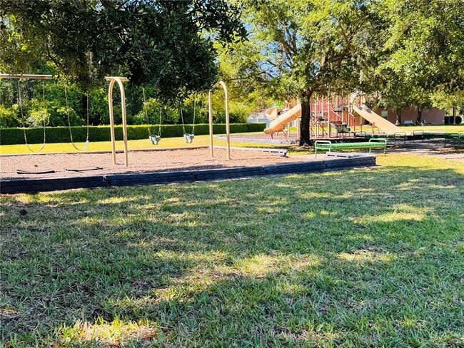 Building Photo - 2050 Corner Glen Dr