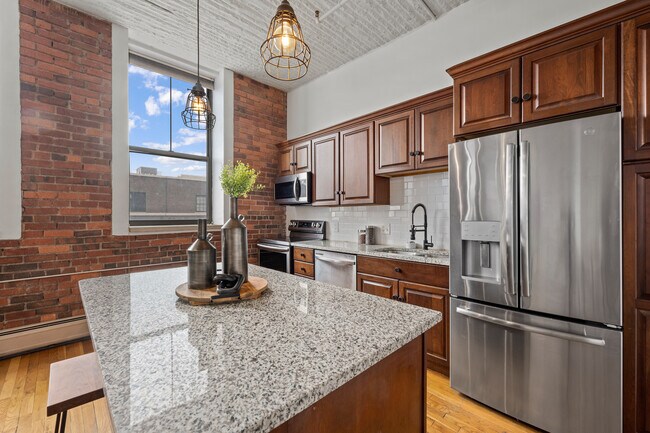 Building Photo - 2261 Blake St