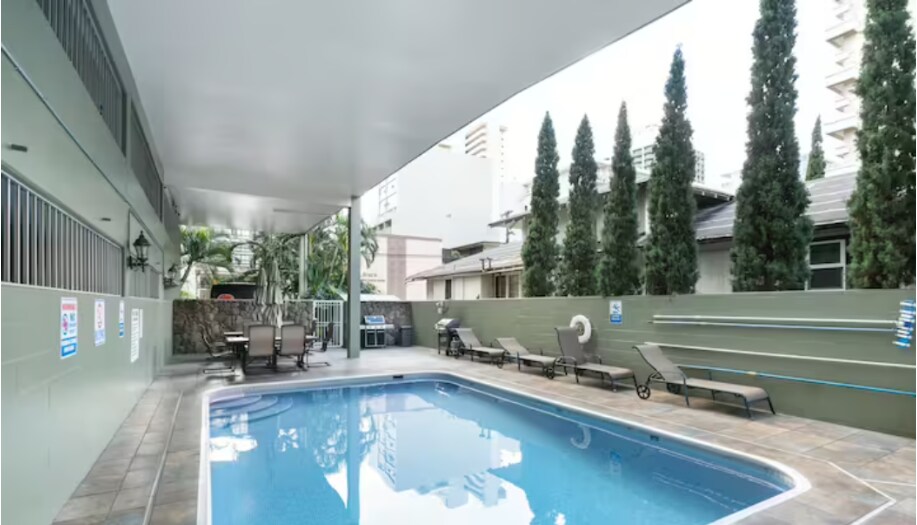 Pool - 2575 Kuhio Ave