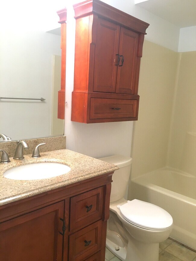 Building Photo - **Beautiful Ranch Home in Etheridge Manor**