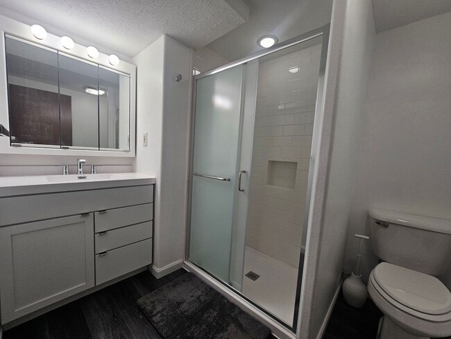 Building Photo - 2 Bedroom 2 Bath Corner Lot, In Small Town Fairfax